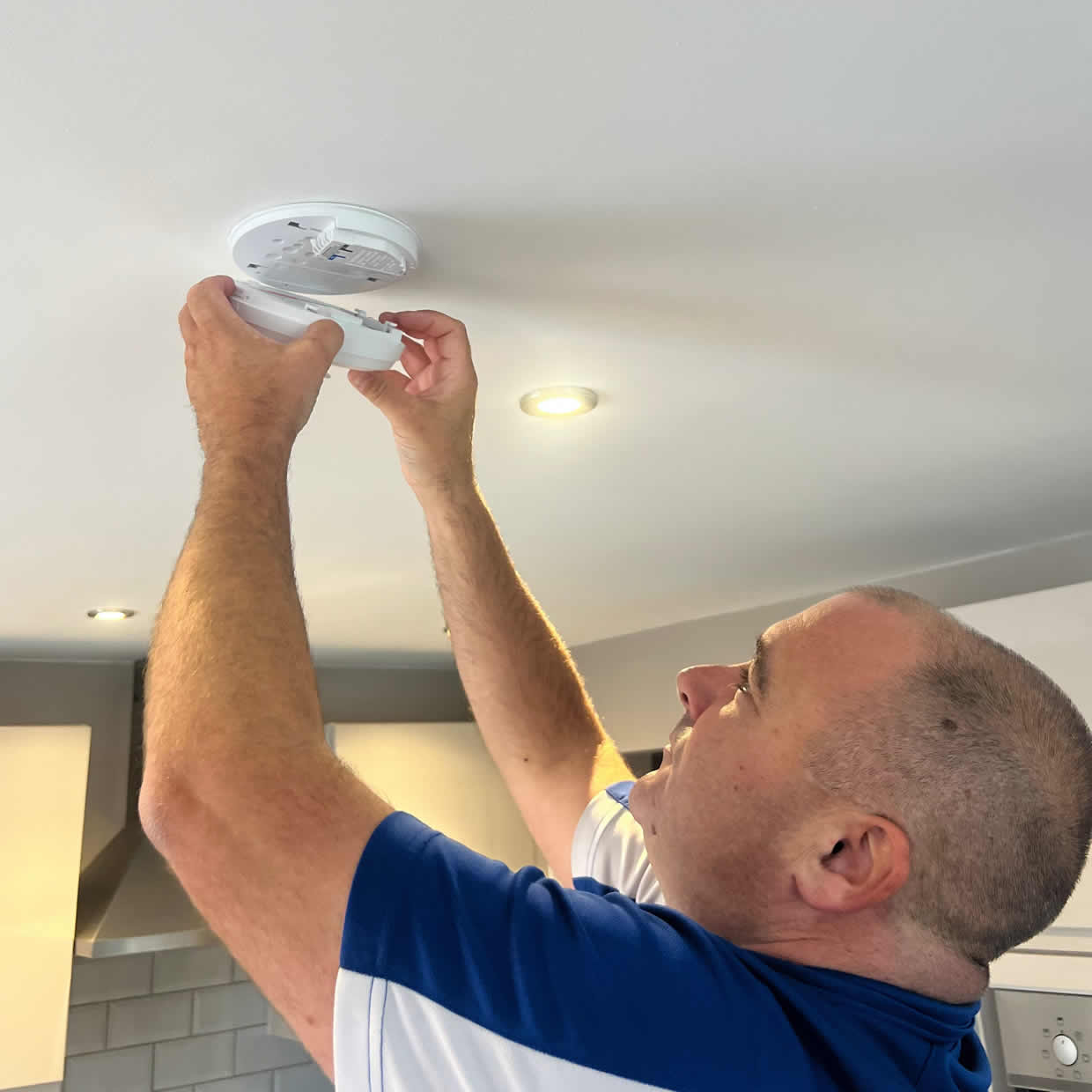 Local smoke alarm installer covering Failsworth and M35